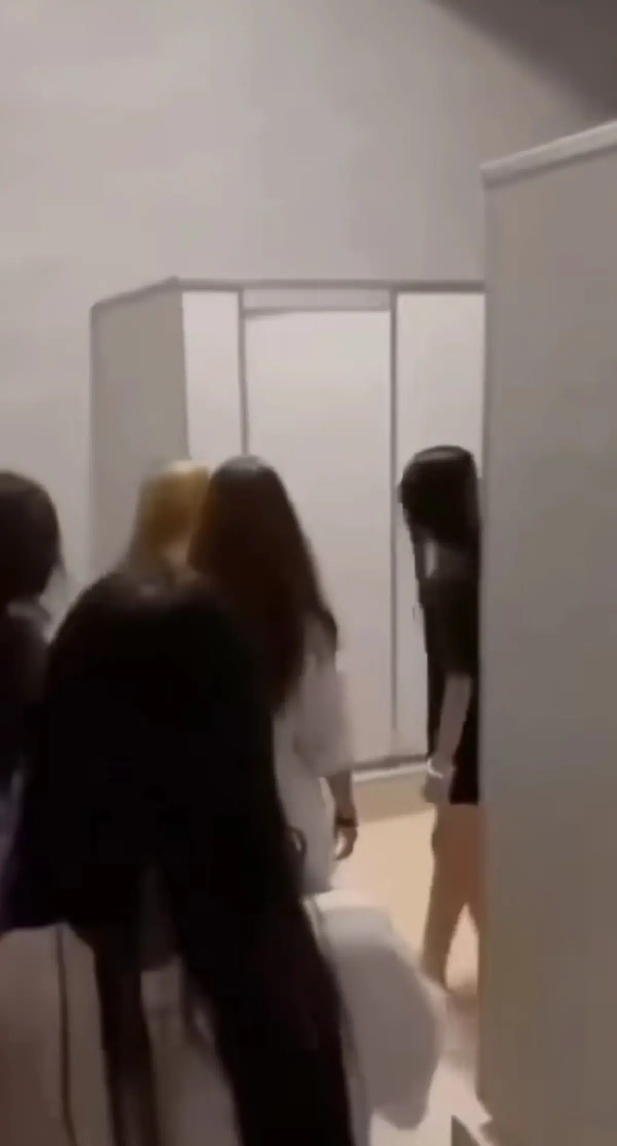 《厕所保卫战女生原视频》全片超清播放，流畅不卡顿免费看-百度云/夸克/迅雷/UC/阿里云网盘资源持续有效