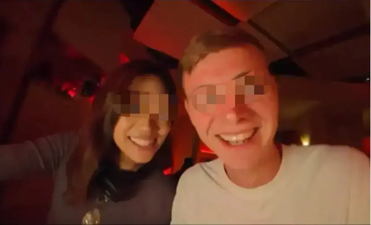 《老外街头挑战24小时恋爱》4K超清无剪辑版：海外博主跟拍，见证中国市井邂逅！免费在线观看，体验24小时恋爱的刺激与惊喜！