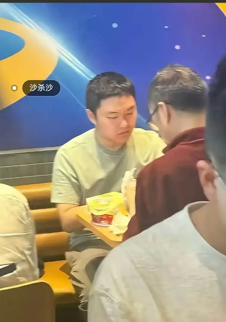 免费看《上海第二工业大学沙哥》砸门视频及本人回应最新情况，无广告流畅播放 - 《上海第二工业大学沙哥》百度云、夸克等多网盘资源提取
