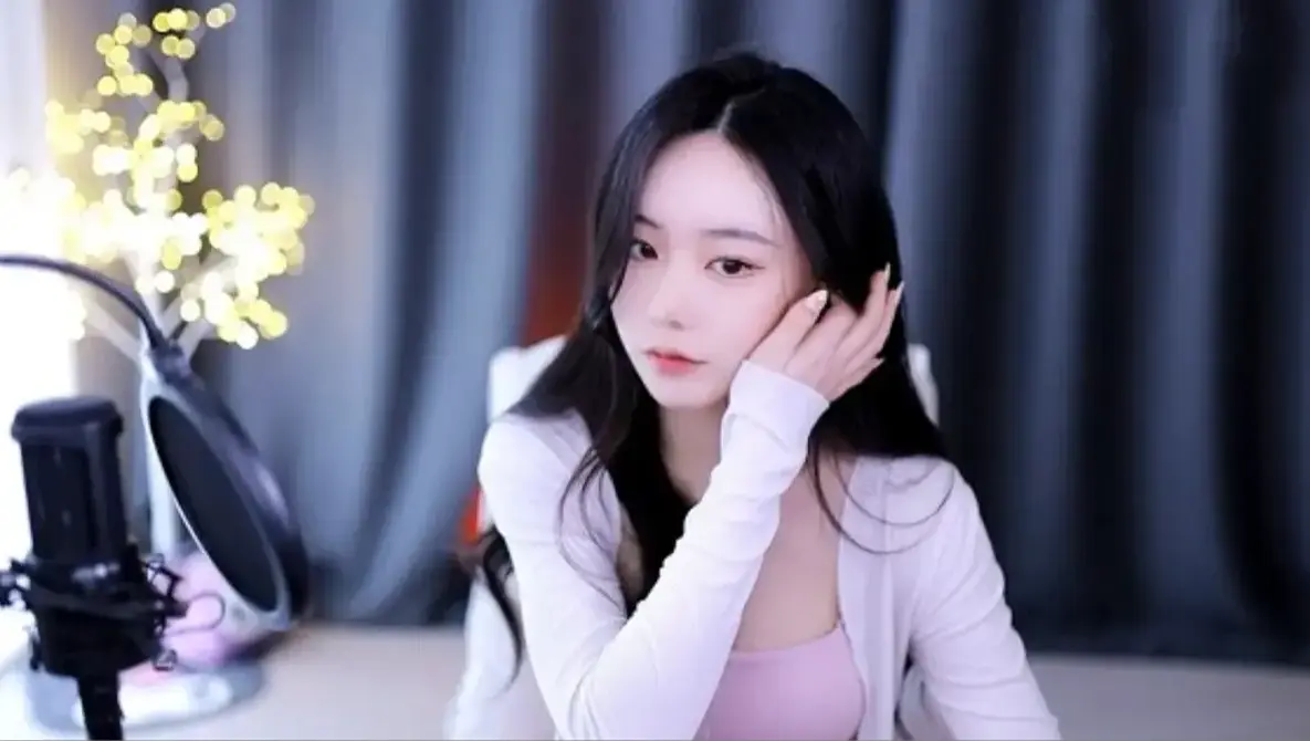 《糖心少女Vlog唐伯虎系列全纪录》—1080P高清美照与高能视频免下载—珍藏版免费获取 糖心少女Vlog唐伯虎系列幕后花絮零广告连播—星空影视首发