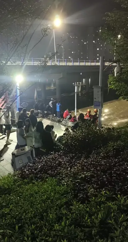 《湖南宁乡任福路小伙百人战》视频完整版无删减免费在线观看，湖南宁乡任福路小伙百人战视频1080P高清播放-百度云/夸克网盘资源下载
