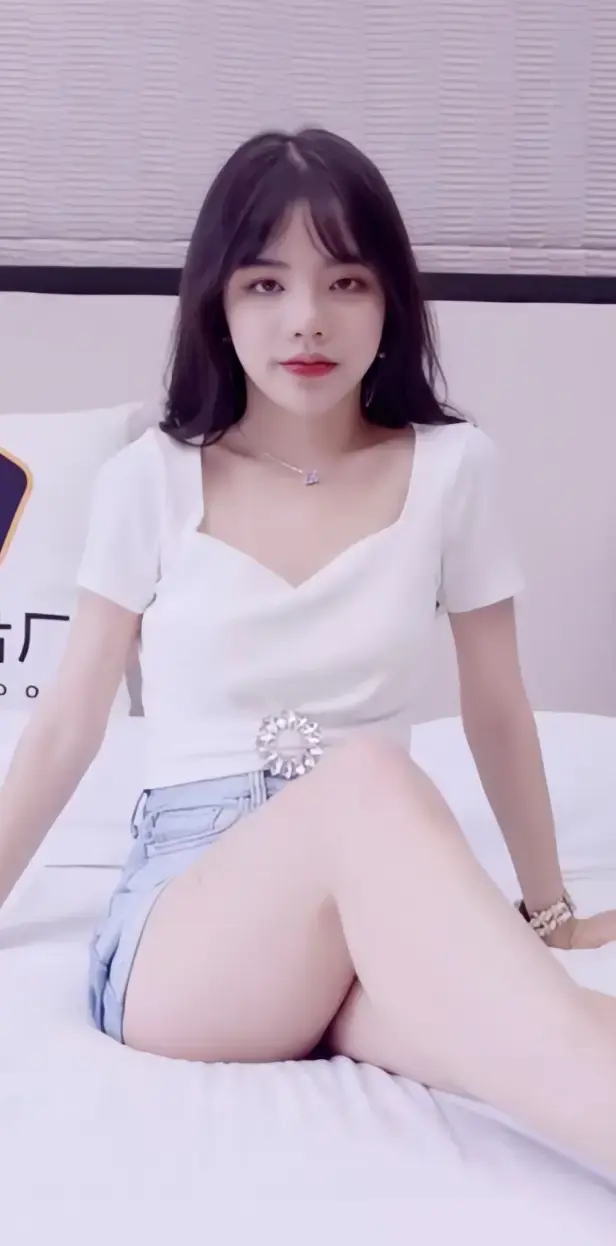 揭秘少女心路蜕变的暗黑影像诗-潘甜甜三部曲凭啥被全网疯抢？