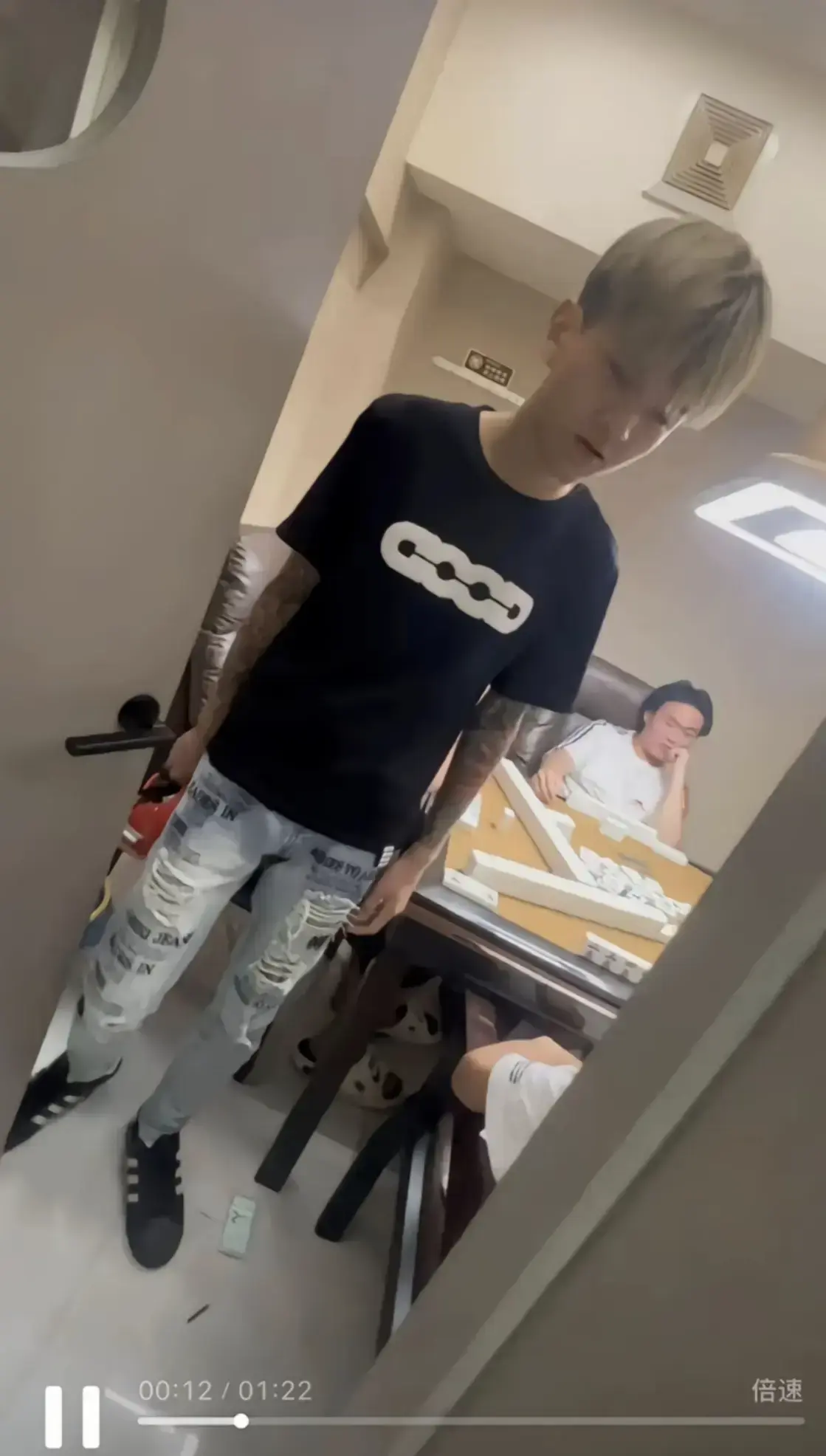 《国服达摩潮汕网红事件》全解析-麻将室惊现3秒18拳-女票被摸手冲突高清呈现