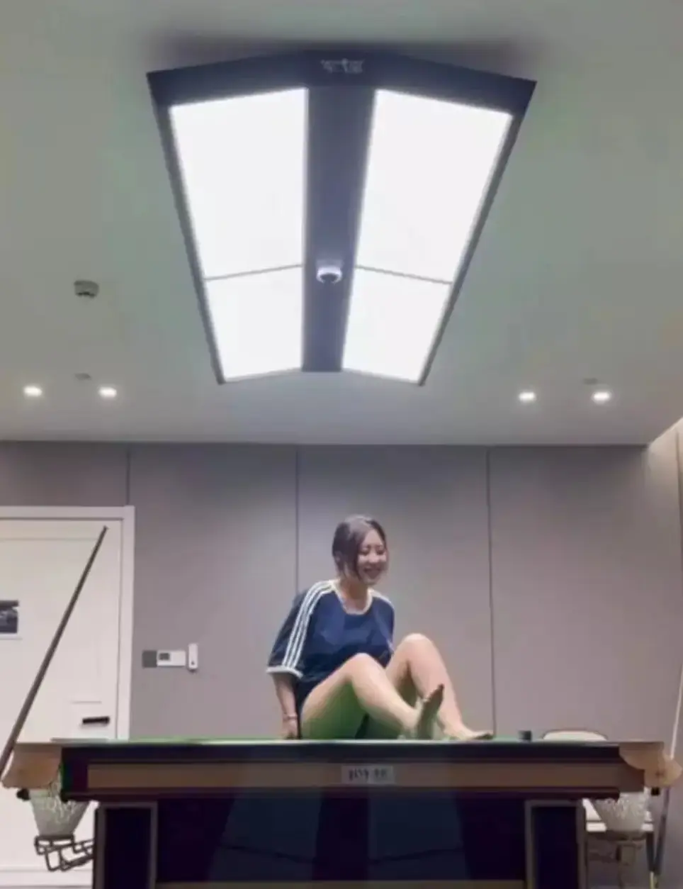 江苏东台名爵台球厅助教风波升级，《江苏东台名爵台球厅事件》隐秘视频曝光，1080P高清无删减观看！