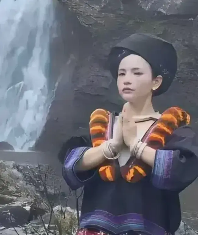 《苗族瀑布女孩》全集免费在线观看，樱花动漫、VS影院双平台支持，高清无删减，网盘免费分享资源等你来取！ 